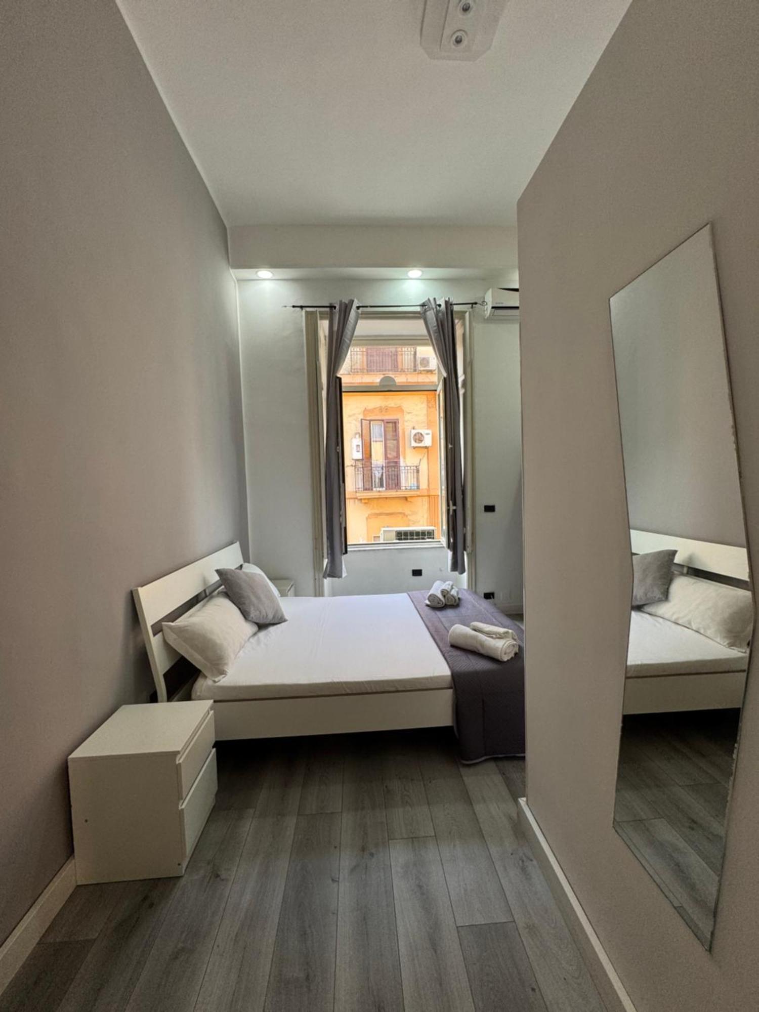 B&B San Ferdinando Napoli ภายนอก รูปภาพ
