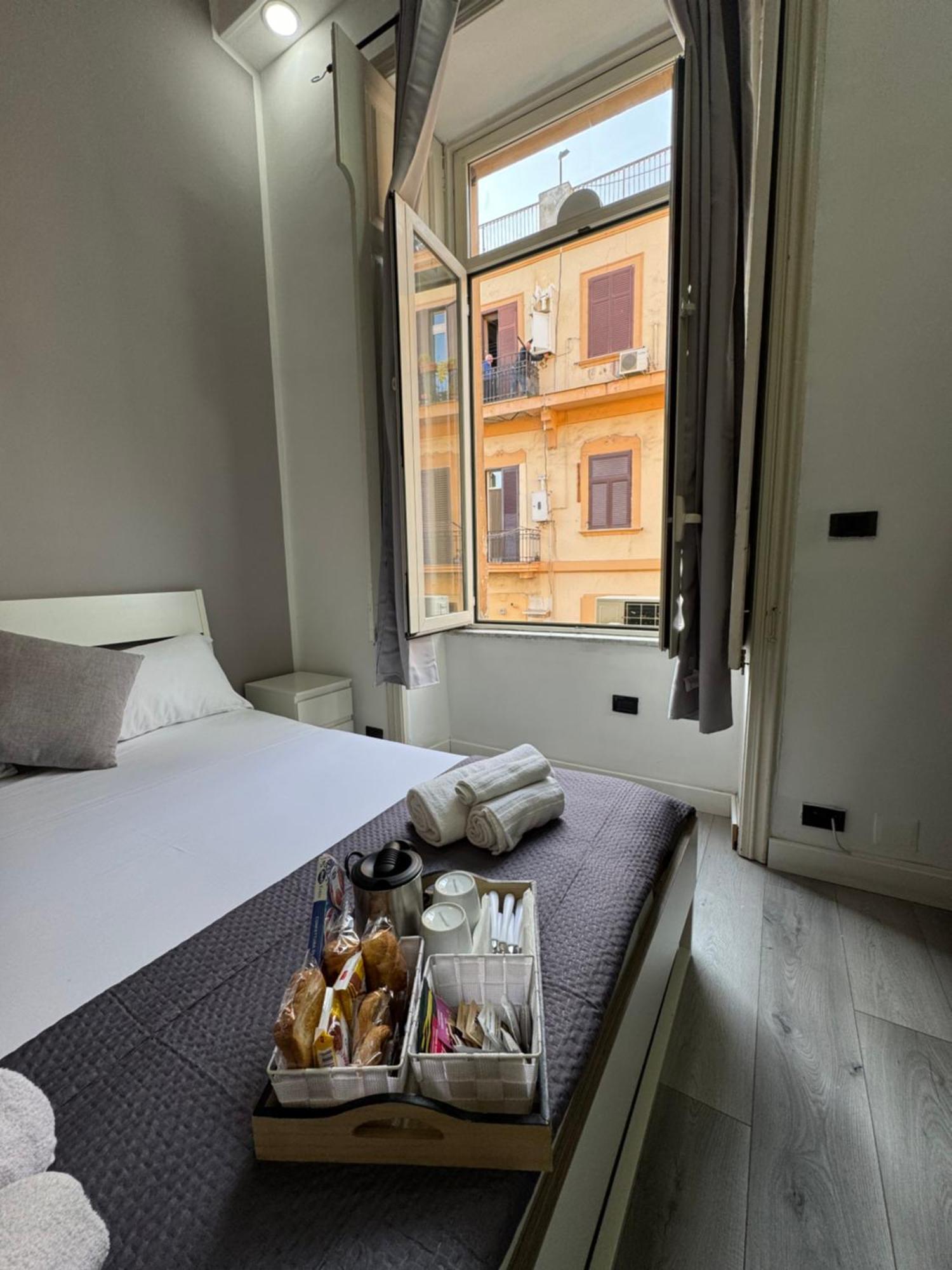 B&B San Ferdinando Napoli ภายนอก รูปภาพ