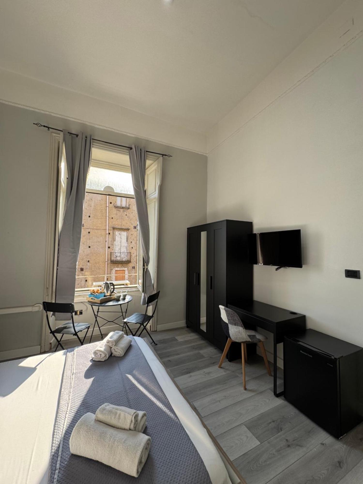 B&B San Ferdinando Napoli ภายนอก รูปภาพ