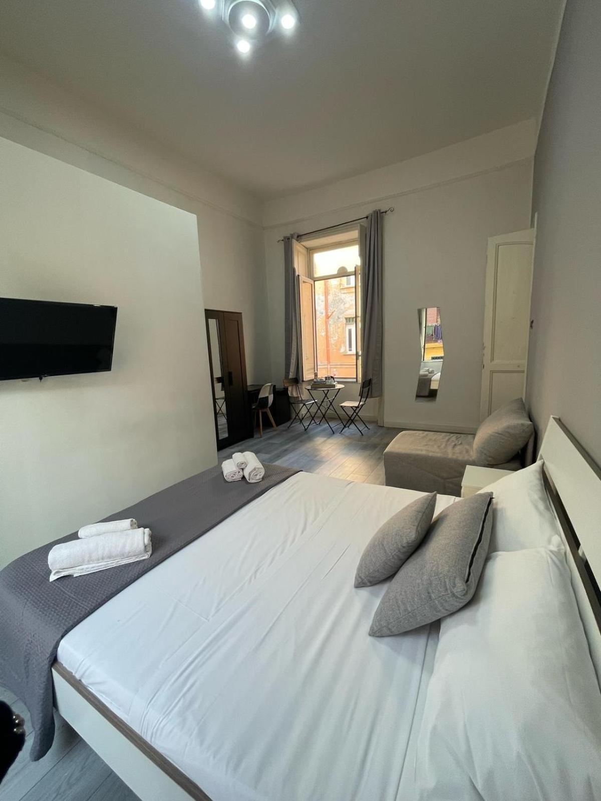 B&B San Ferdinando Napoli ภายนอก รูปภาพ