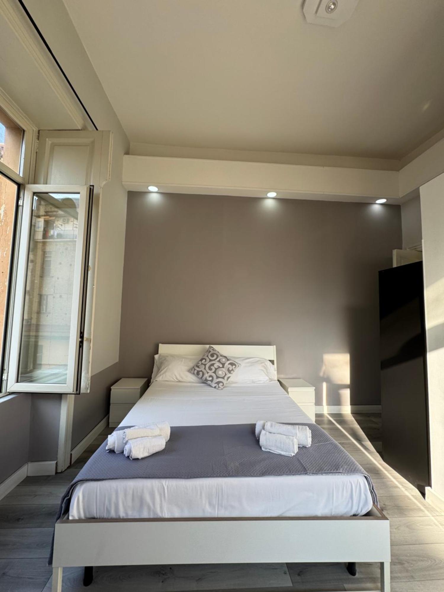 B&B San Ferdinando Napoli ภายนอก รูปภาพ
